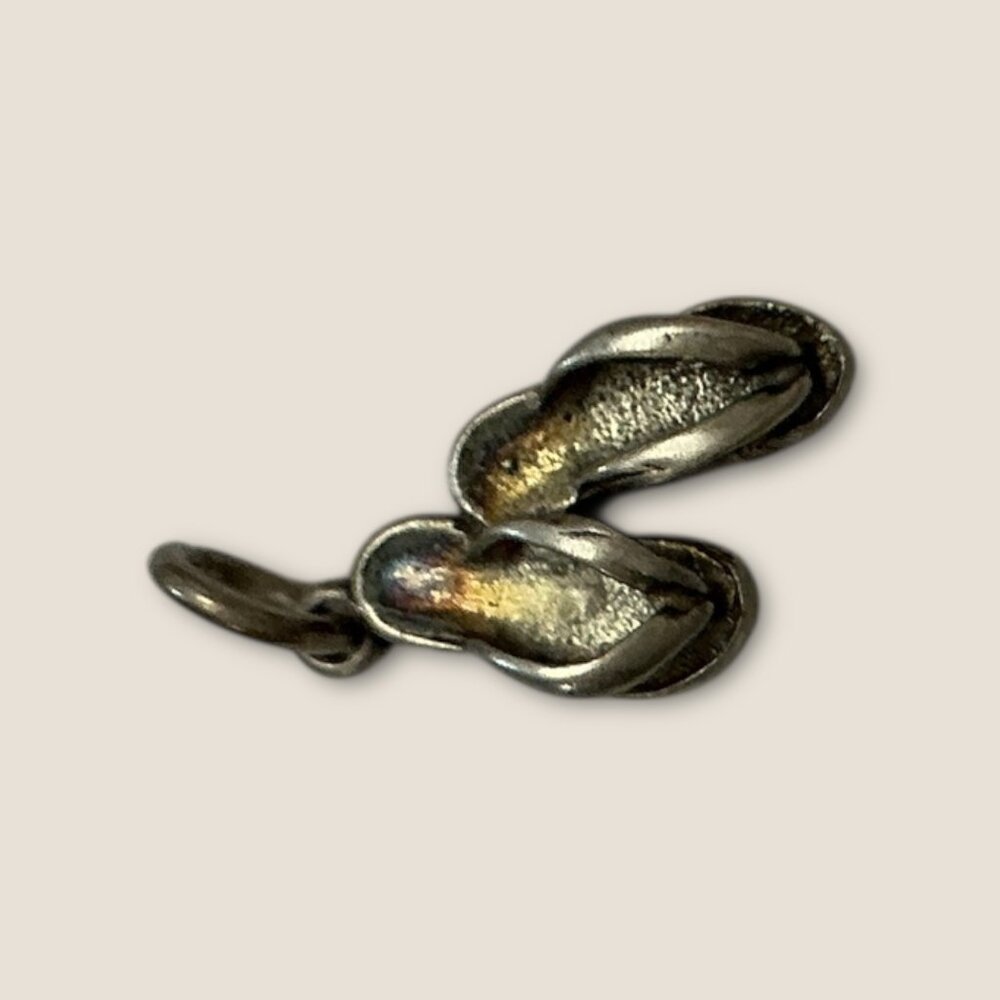 Vintage Sterling Silver Flip Flop Charm Pendant 1.4 Grams Beach Sandal Design